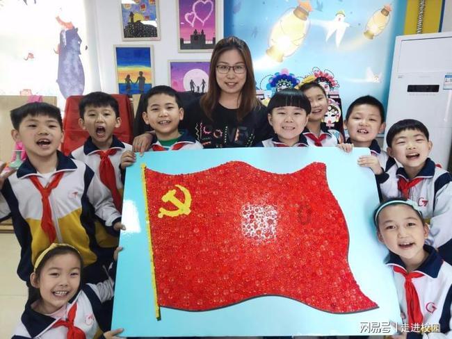 俄罗斯一码头遭袭引发火灾 乌方称对袭击负责